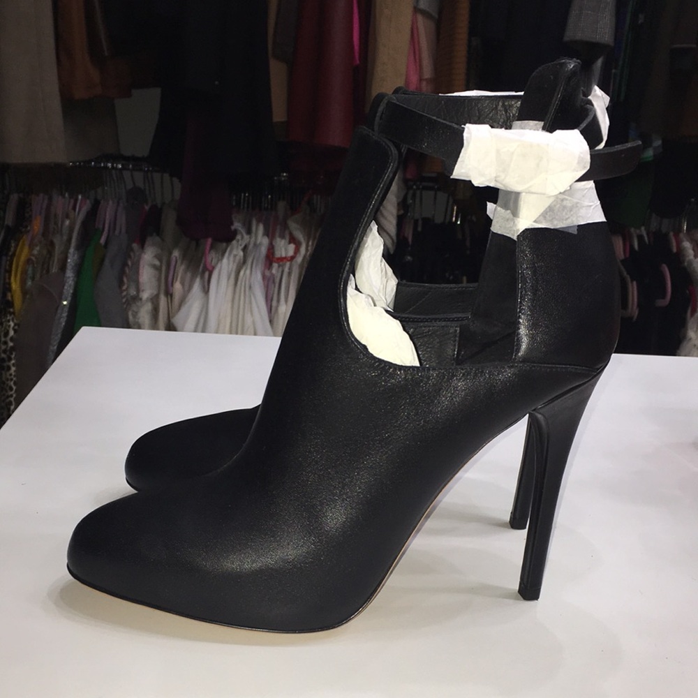 Vince NWT REAL LEATHER ANKLE STRAP OPEN HIDDEN PLATFORM Ankle Booties SIZE 8.5